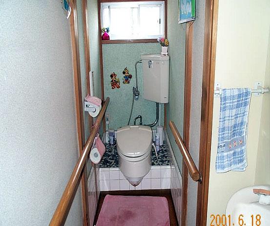 面倒な工事の必要なし 家のトイレも簡単に洋式化!