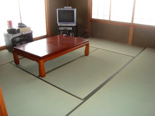 緑の美しい畳の和室へ