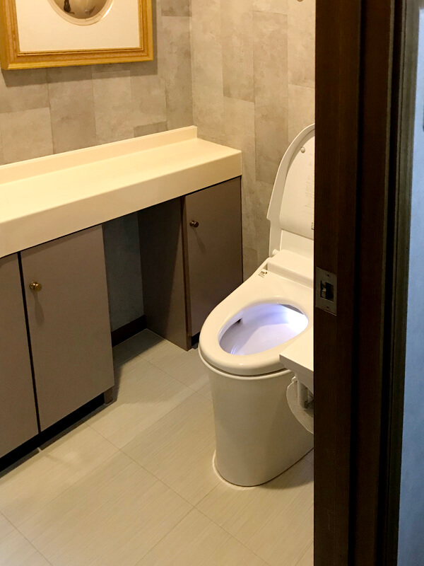 トイレ交換にあわせて内装もイメージチェンジ！
