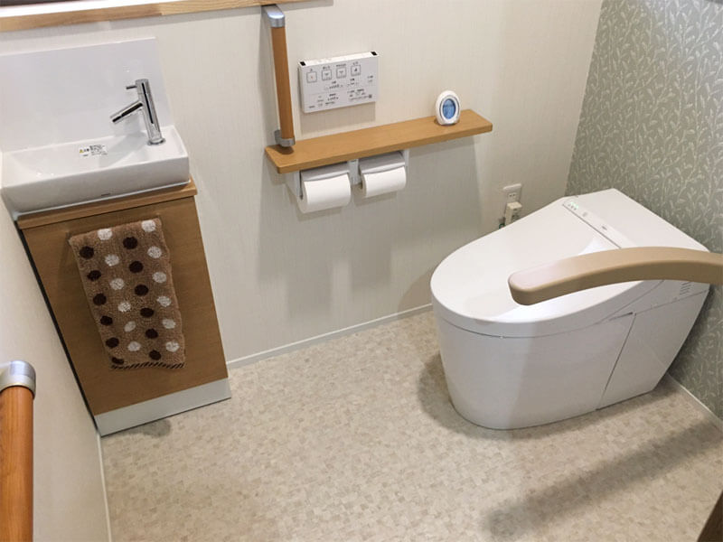 昔ながらのトイレを改修して、介護用トイレへリフォーム