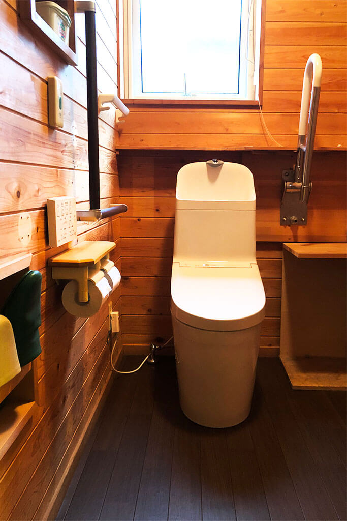 トイレ交換とあわせて内装も変更し使いやすくリフォーム