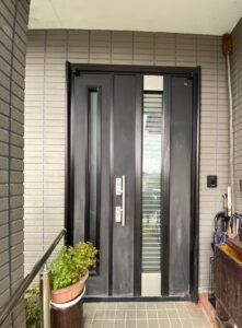 【諏訪】玄関ドアをリニューアル