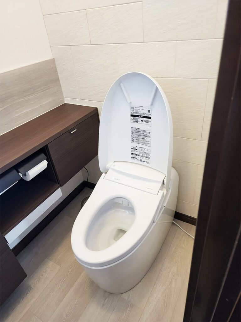 長年使用したトイレをホテルライクな空間へ｜トイレリフォーム
