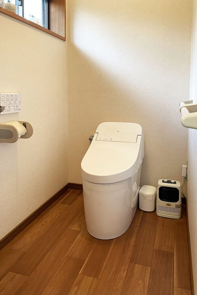 水漏れしたトイレを1日で交換｜トイレリフォーム